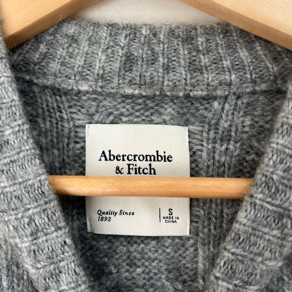 Abercrombie & Fitch - Gray Cropped Sweater - Picture 3 of 4